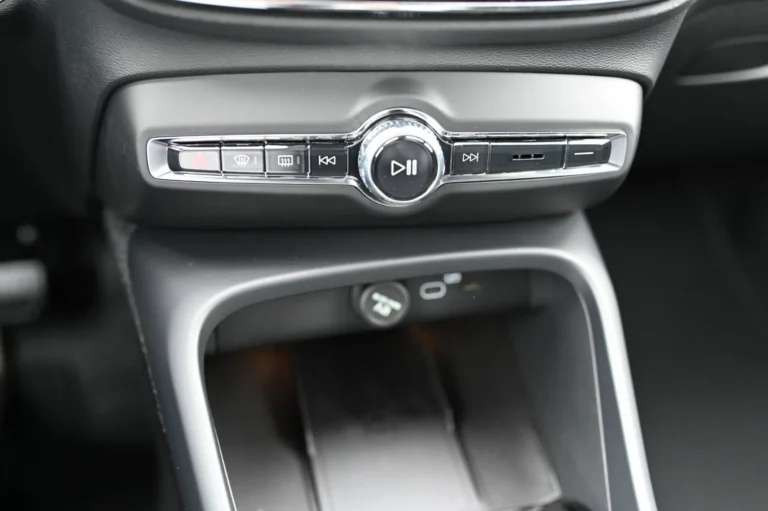 Volvo XC40 B3 (P) PLUS MHEV, Ťažné, 360, LED Matrix, Celoročné pneu. | Begam Trnava