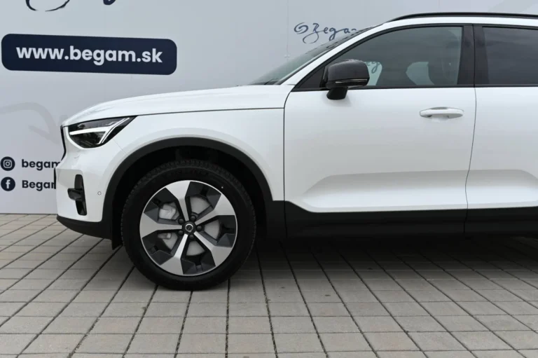 Volvo XC40 B3 (P) PLUS MHEV, Ťažné, 360, LED Matrix, Celoročné pneu. | Begam Trnava