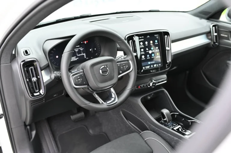 Volvo XC40 B3 (P) PLUS MHEV, Ťažné, 360, LED Matrix, Celoročné pneu. | Begam Trnava