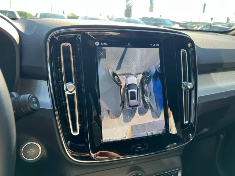 Volvo XC40 B3 (P) PLUS MHEV, Ťažné, 360, LED Matrix, Celoročné pneu. | Begam Trnava