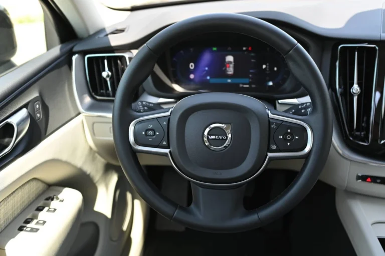 Volvo XC60 2.0 B4 mHEV Core A/T | Begam Trnava