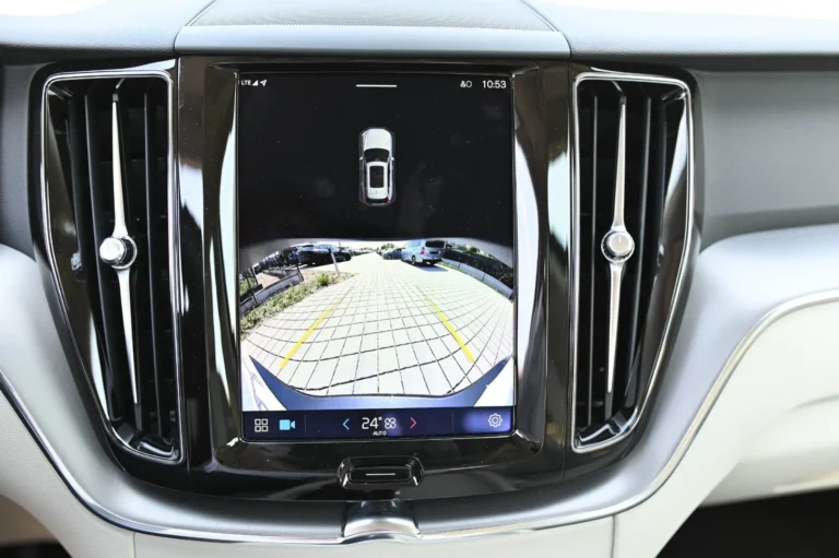 Volvo XC60 2.0 B4 mHEV Core A/T | Begam Trnava