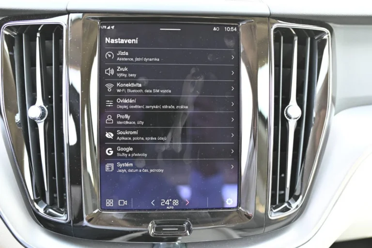 Volvo XC60 2.0 B4 mHEV Core A/T | Begam Trnava