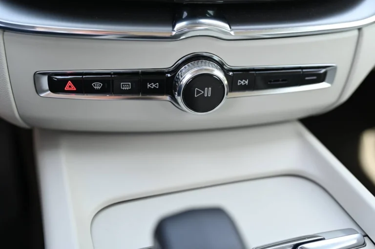 Volvo XC60 2.0 B4 mHEV Core A/T | Begam Trnava
