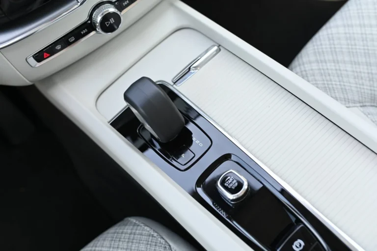 Volvo XC60 2.0 B4 mHEV Core A/T | Begam Trnava