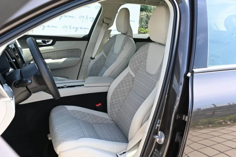 Volvo XC60 2.0 B4 mHEV Core A/T | Begam Trnava