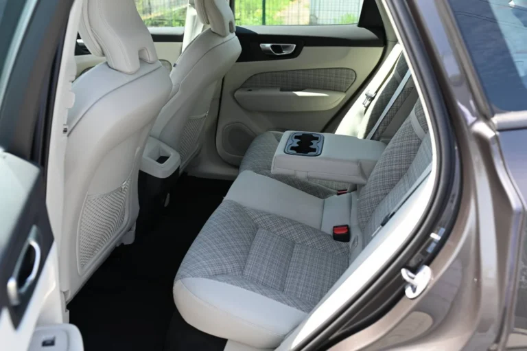 Volvo XC60 2.0 B4 mHEV Core A/T | Begam Trnava