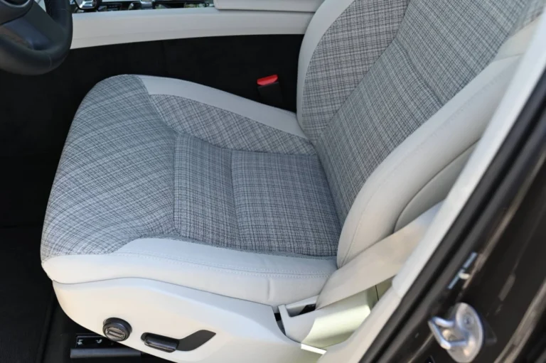 Volvo XC60 2.0 B4 mHEV Core A/T | Begam Trnava