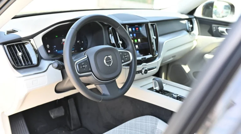 Volvo XC60 2.0 B4 mHEV Core A/T | Begam Trnava