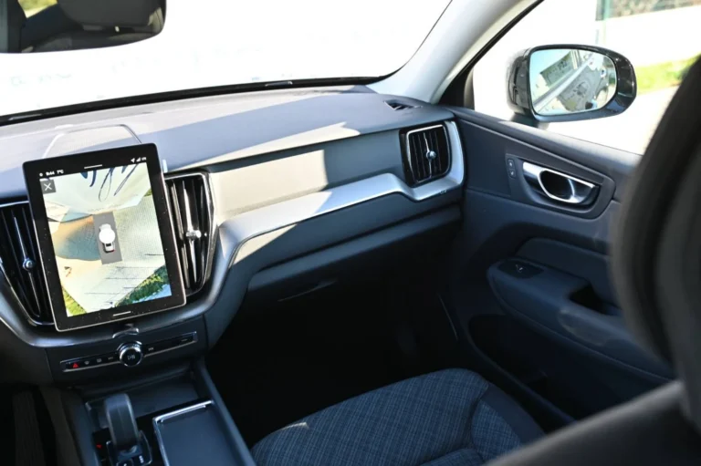Volvo XC60 B5 (P) CORE | Begam Trnava