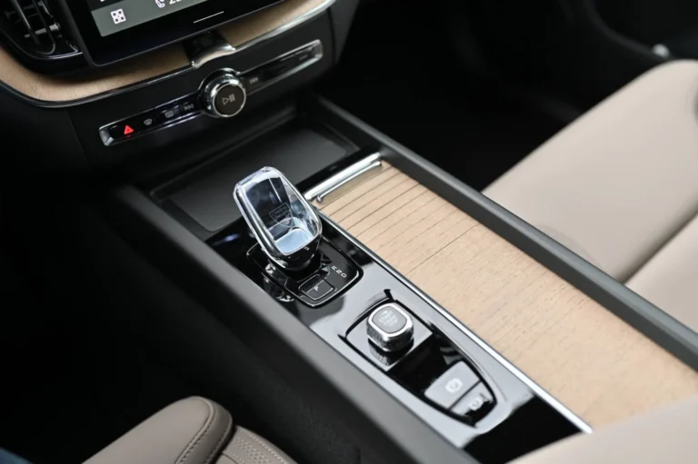 Volvo XC60 B5 (P) CORE | Begam Trnava