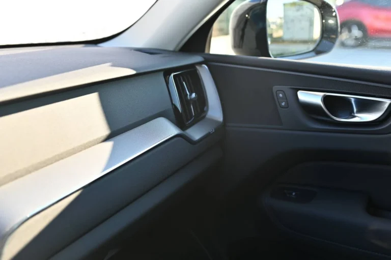 Volvo XC60 B5 (P) CORE | Begam Trnava
