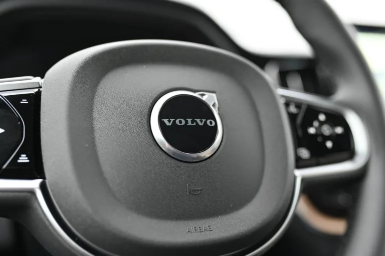 Volvo XC60 B5 (P) CORE | Begam Trnava