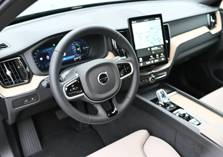 Volvo XC60 B5 (P) CORE | Begam Trnava