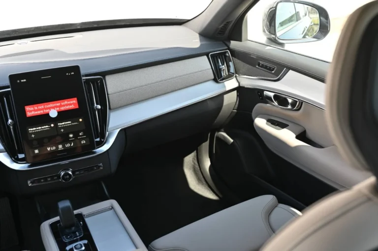 Volvo XC90 B5 (P) AWD AT8 CORE | Begam Trnava