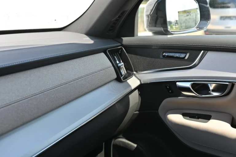 Volvo XC90 B5 (P) AWD AT8 CORE | Begam Trnava