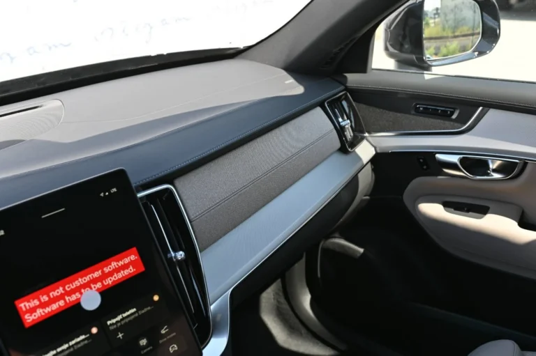 Volvo XC90 B5 (P) AWD AT8 CORE | Begam Trnava
