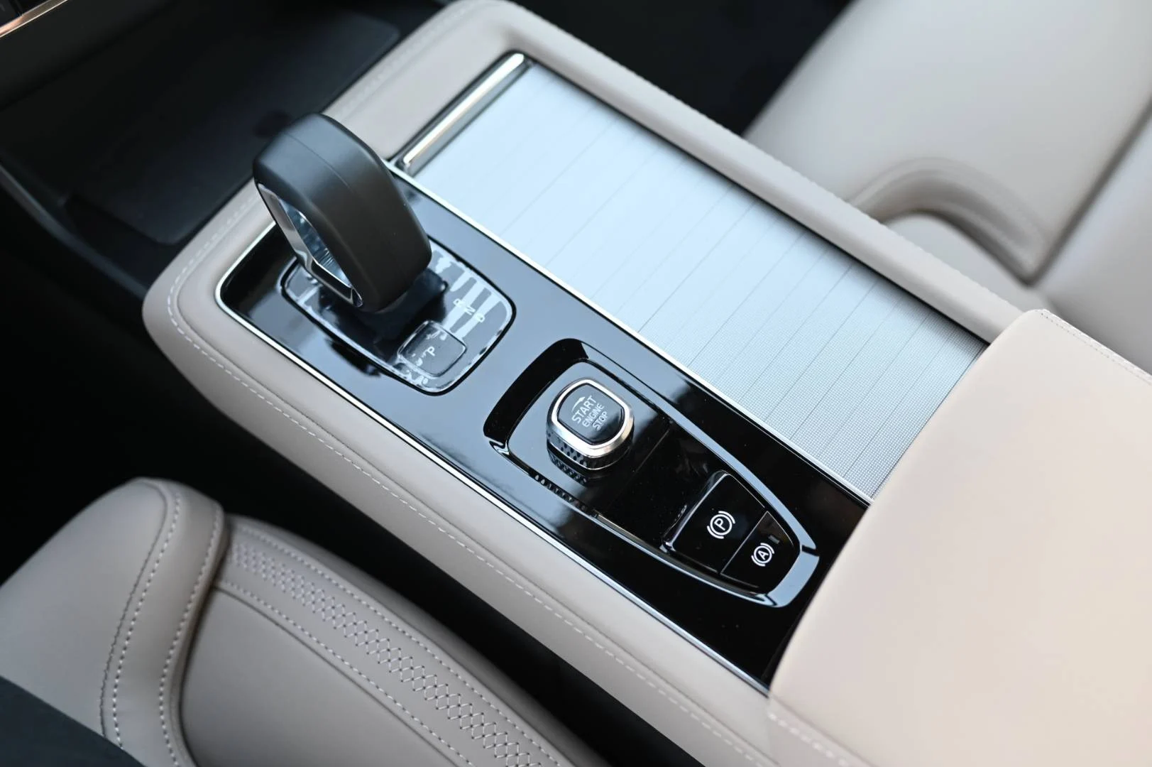 Volvo XC90 B5 (P) AWD AT8 CORE | Begam Trnava