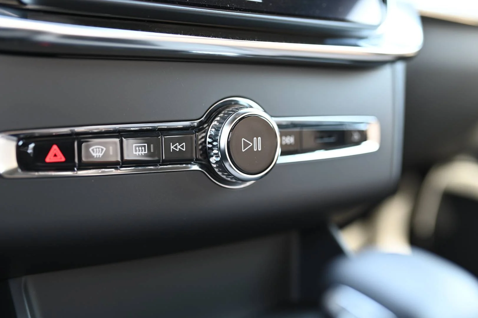 Volvo XC90 B5 (P) AWD AT8 CORE | Begam Trnava