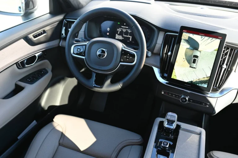 Volvo XC90 T8 (P) PHEV Plus Bright | Begam Trnava