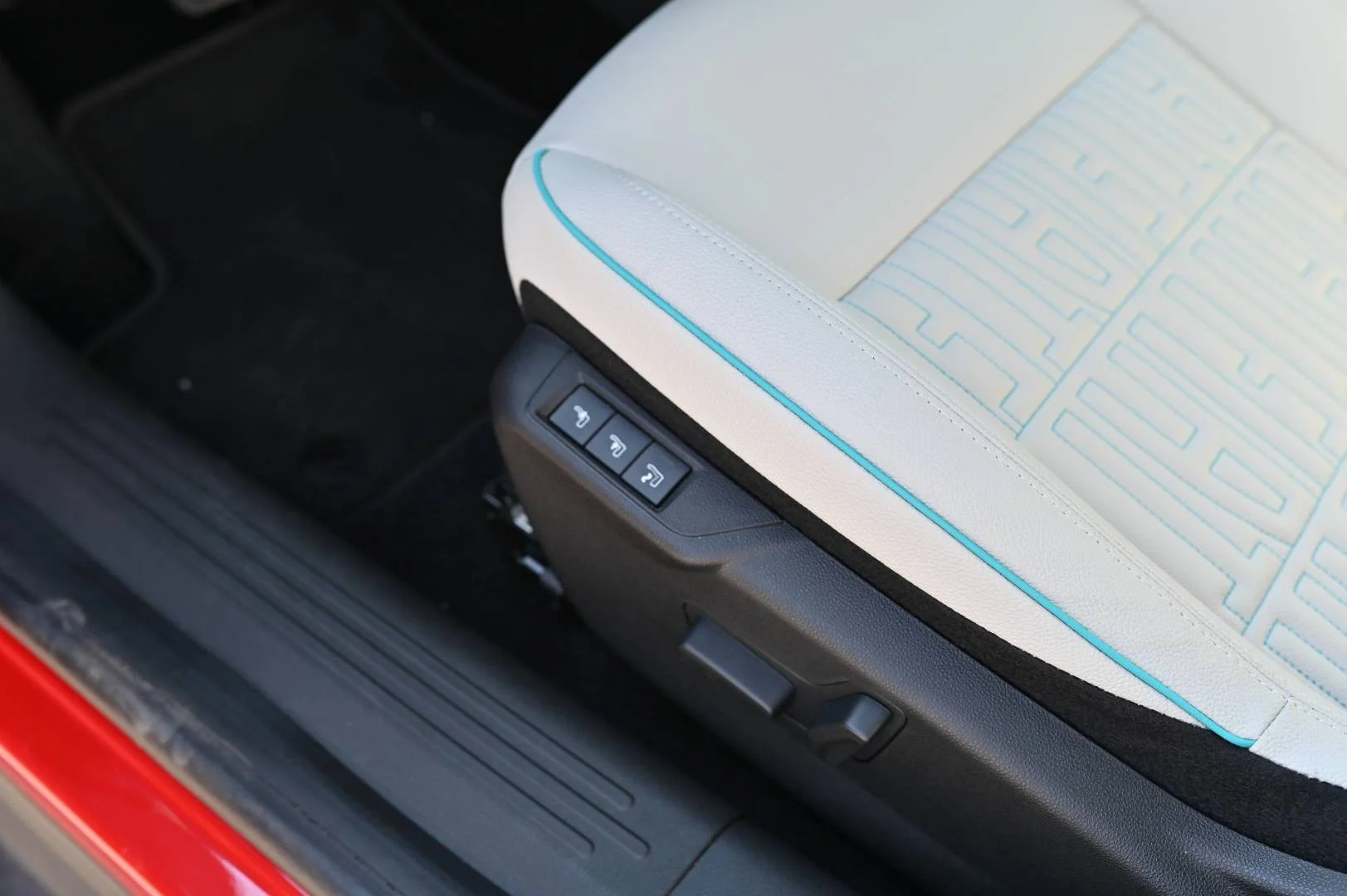 Fiat 600e 54kWh 156k La Prima | Begam Trnava