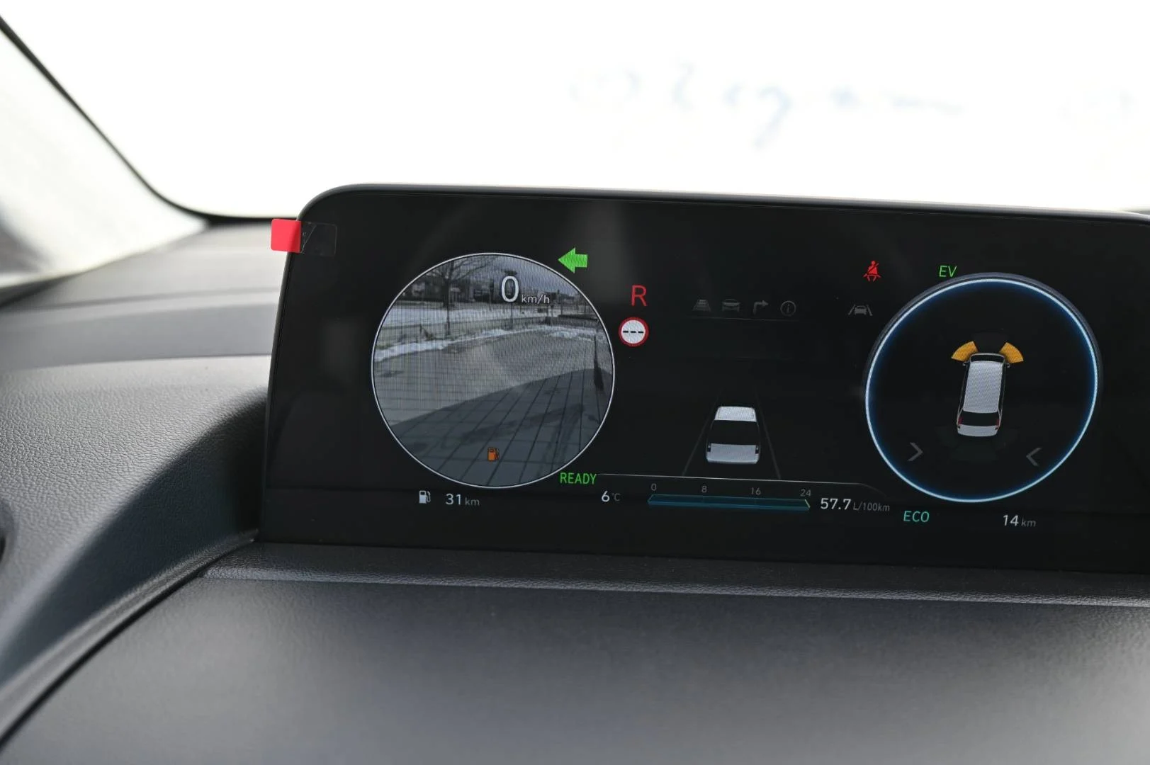 Hyundai Staria 1,6T-GDi HEV Luxury 7S 4x2 6AT | Begam Trnava