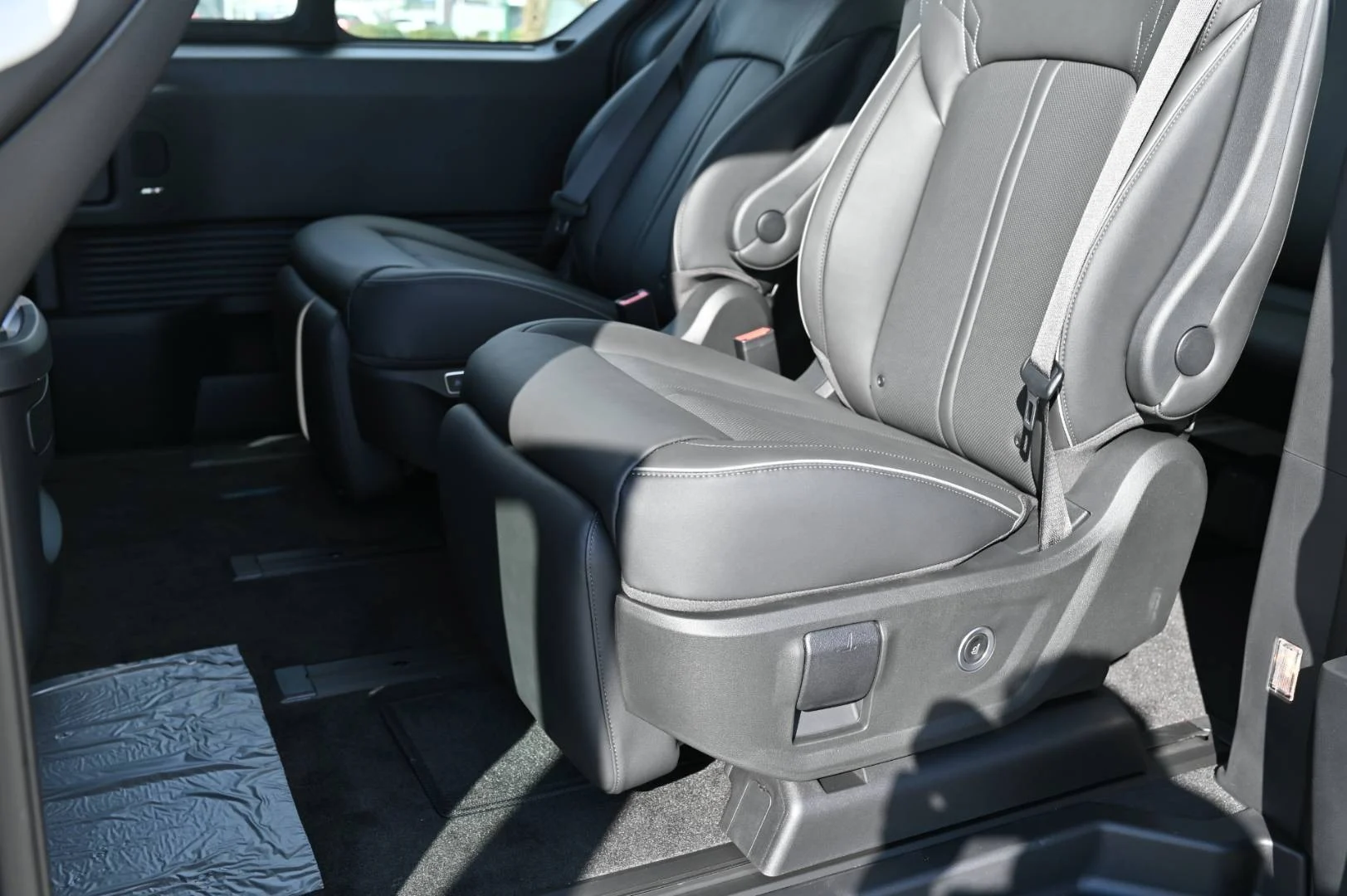Hyundai Staria 1,6T-GDi HEV Luxury 7S 4x2 6AT | Begam Trnava