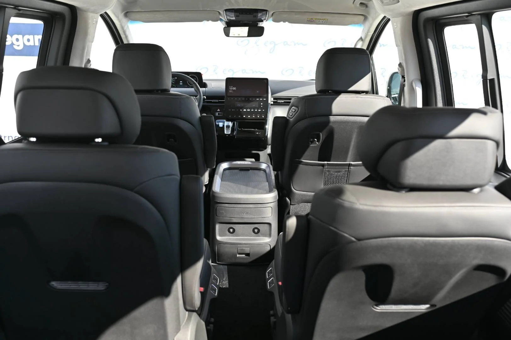 Hyundai Staria 1,6T-GDi HEV Luxury 7S 4x2 6AT | Begam Trnava