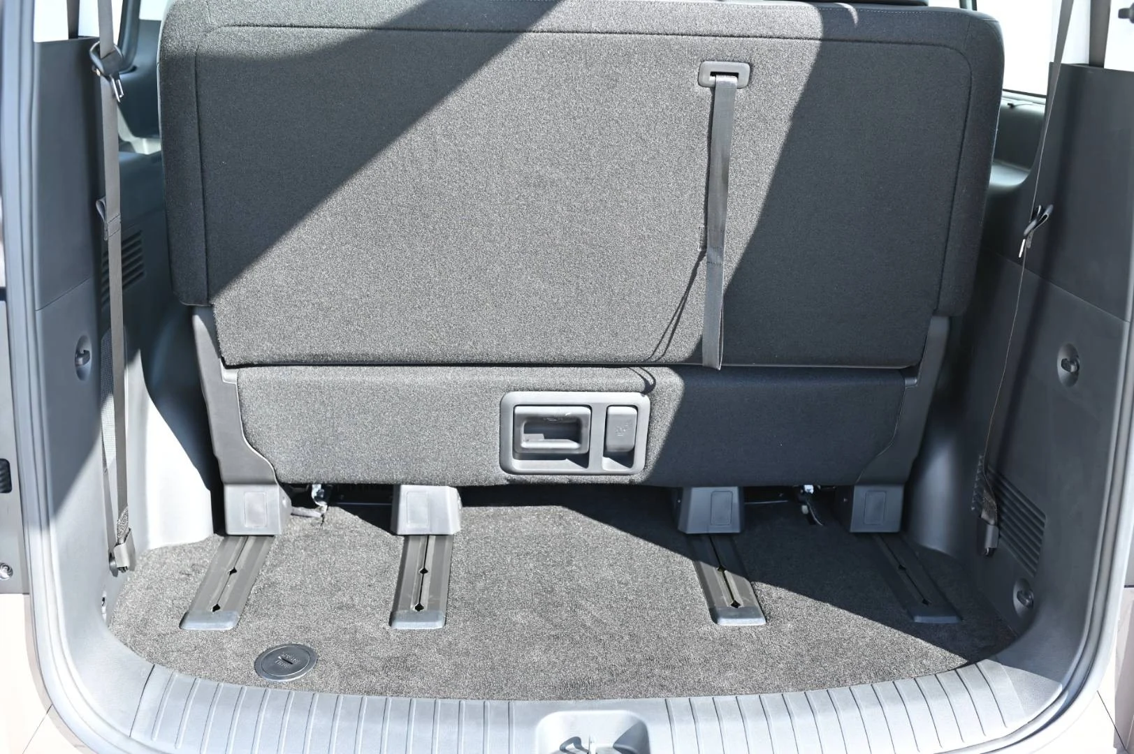Hyundai Staria 1,6T-GDi HEV Luxury 7S 4x2 6AT | Begam Trnava