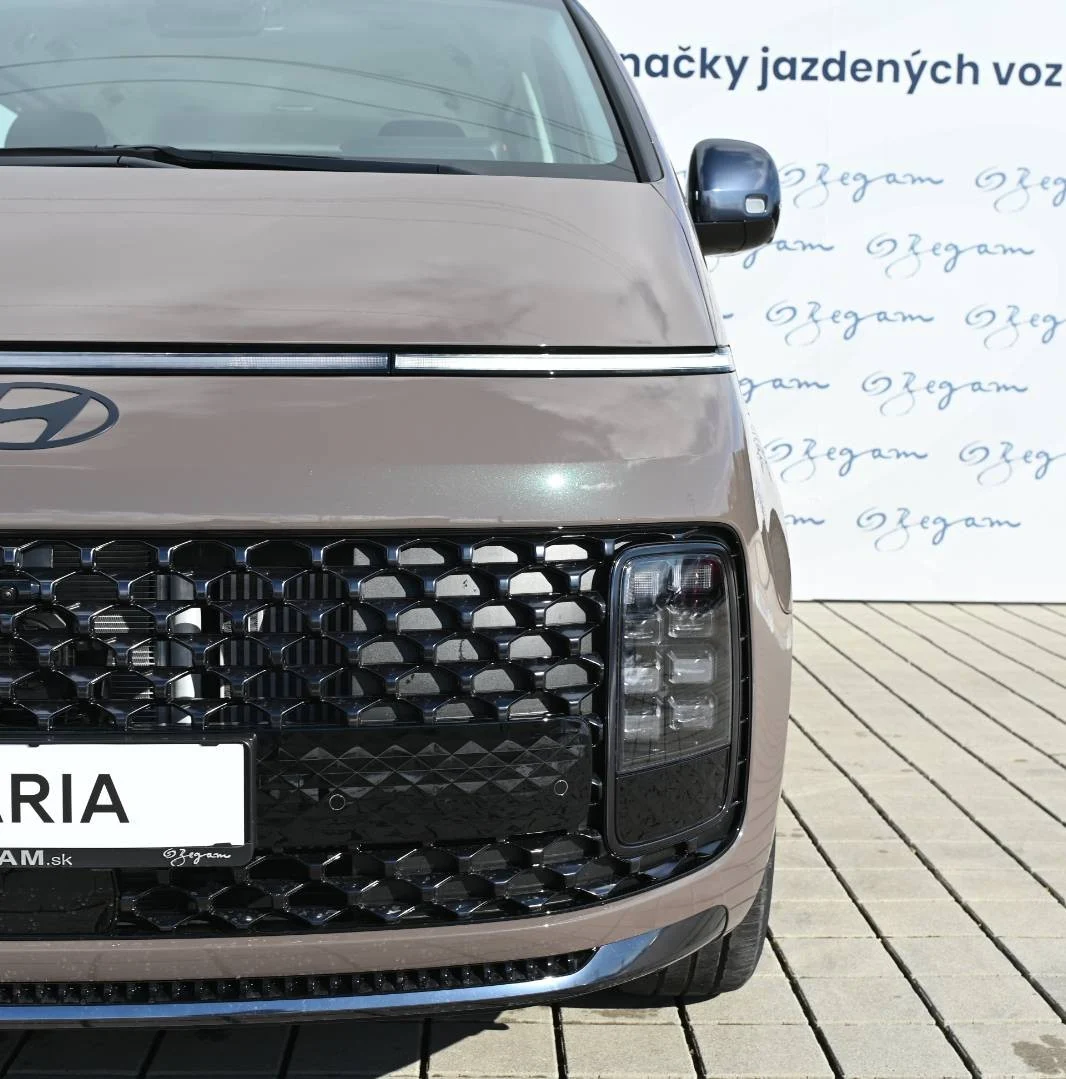Hyundai Staria 1,6T-GDi HEV Luxury 7S 4x2 6AT | Begam Trnava