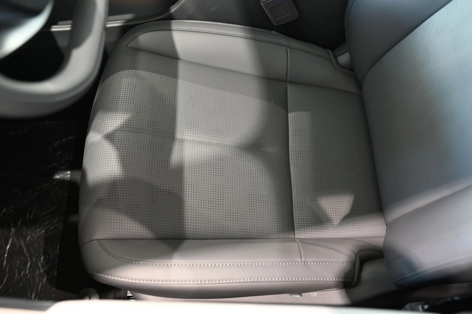 Leapmotor B05 Design Max 217k 67,1 kWh | Begam Trnava
