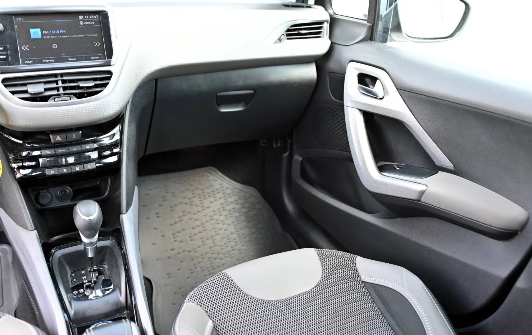 Peugeot 2008 1.2 PureTech 110 E6.2 Allure A/T | Begam Trnava