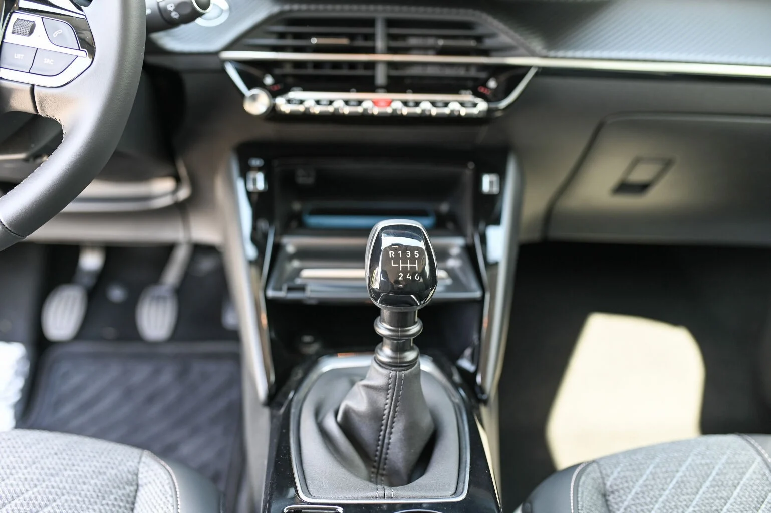 Peugeot 208 ALLURE  PureTech 100k BVM6 | Begam Trnava