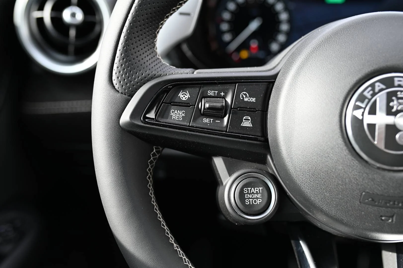 Alfa Romeo Tonale SPORT SPECIALE 1.5T IBRIDA DCT7 | Begam Trnava