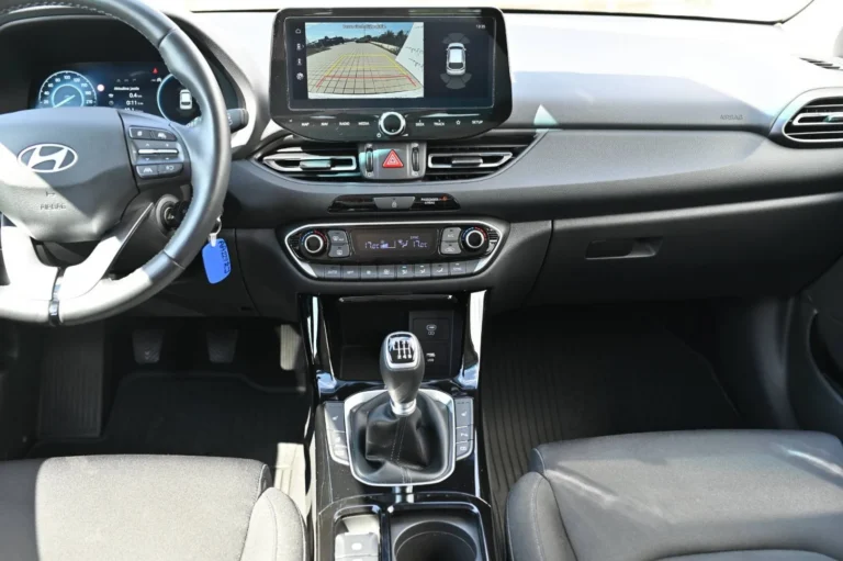 Hyundai i30 CW 1.5T-GDi MHEV, 6MT, FAMILY, MY25, 103kW | Begam Trnava