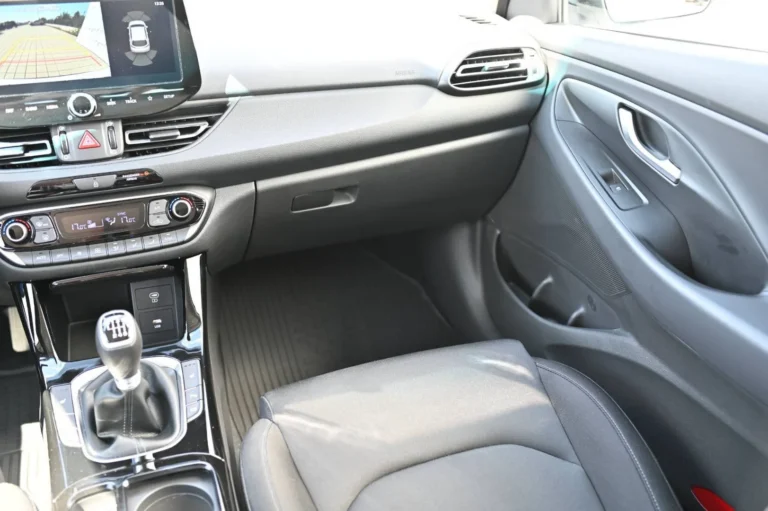 Hyundai i30 CW 1.5T-GDi MHEV, 6MT, FAMILY, MY25, 103kW | Begam Trnava