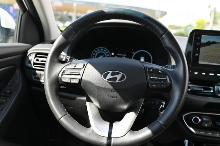 Hyundai i30 CW 1.5T-GDi MHEV, 6MT, FAMILY, MY25, 103kW | Begam Trnava