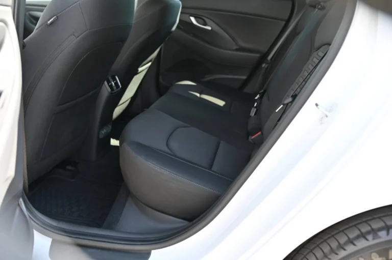 Hyundai i30 CW 1.5T-GDi MHEV, 6MT, FAMILY, MY25, 103kW | Begam Trnava