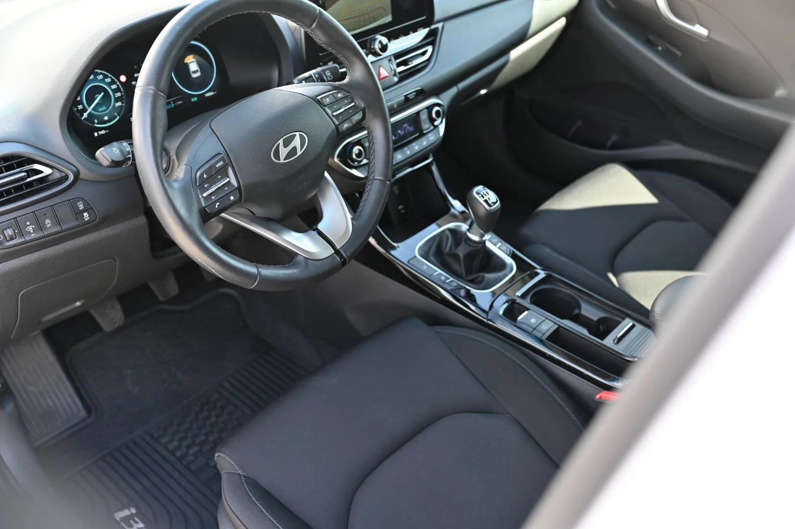 Hyundai i30 CW 1.5T-GDi MHEV, 6MT, FAMILY, MY25, 103kW | Begam Trnava