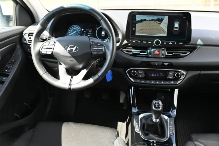 Hyundai i30 CW 1.5T-GDi MHEV, 6MT, FAMILY, MY25, 103kW | Begam Trnava