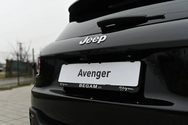 Jeep Avenger Elektro 54 kWh SUMMIT + | Begam Trnava