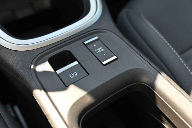 Jeep Avenger Elektro 54 kWh SUMMIT + | Begam Trnava