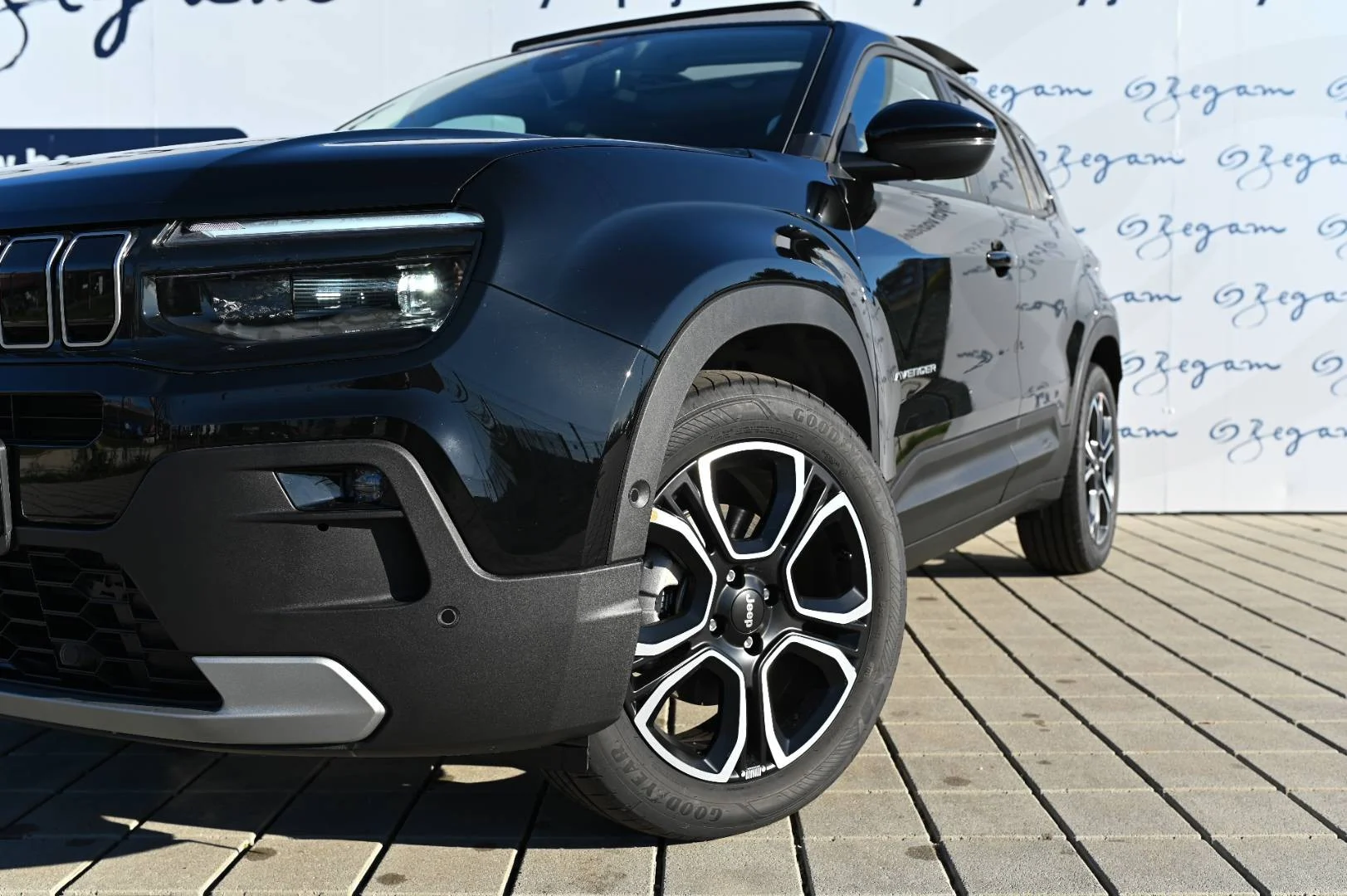 Jeep Avenger Elektro 54 kWh SUMMIT + | Begam Trnava