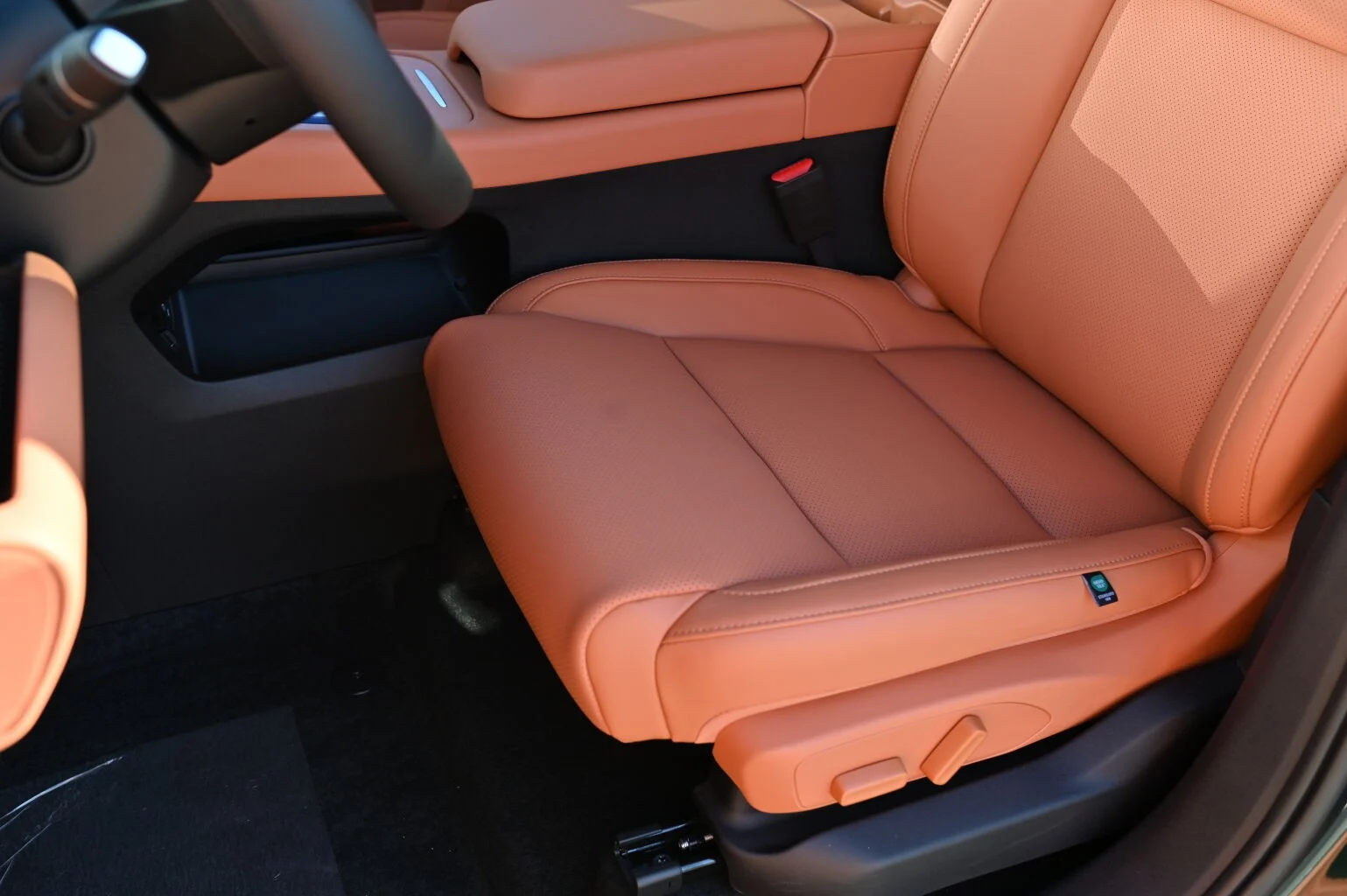 Leapmotor C10 Design 598k AWD 81,9 kWh (800V) | Begam Trnava