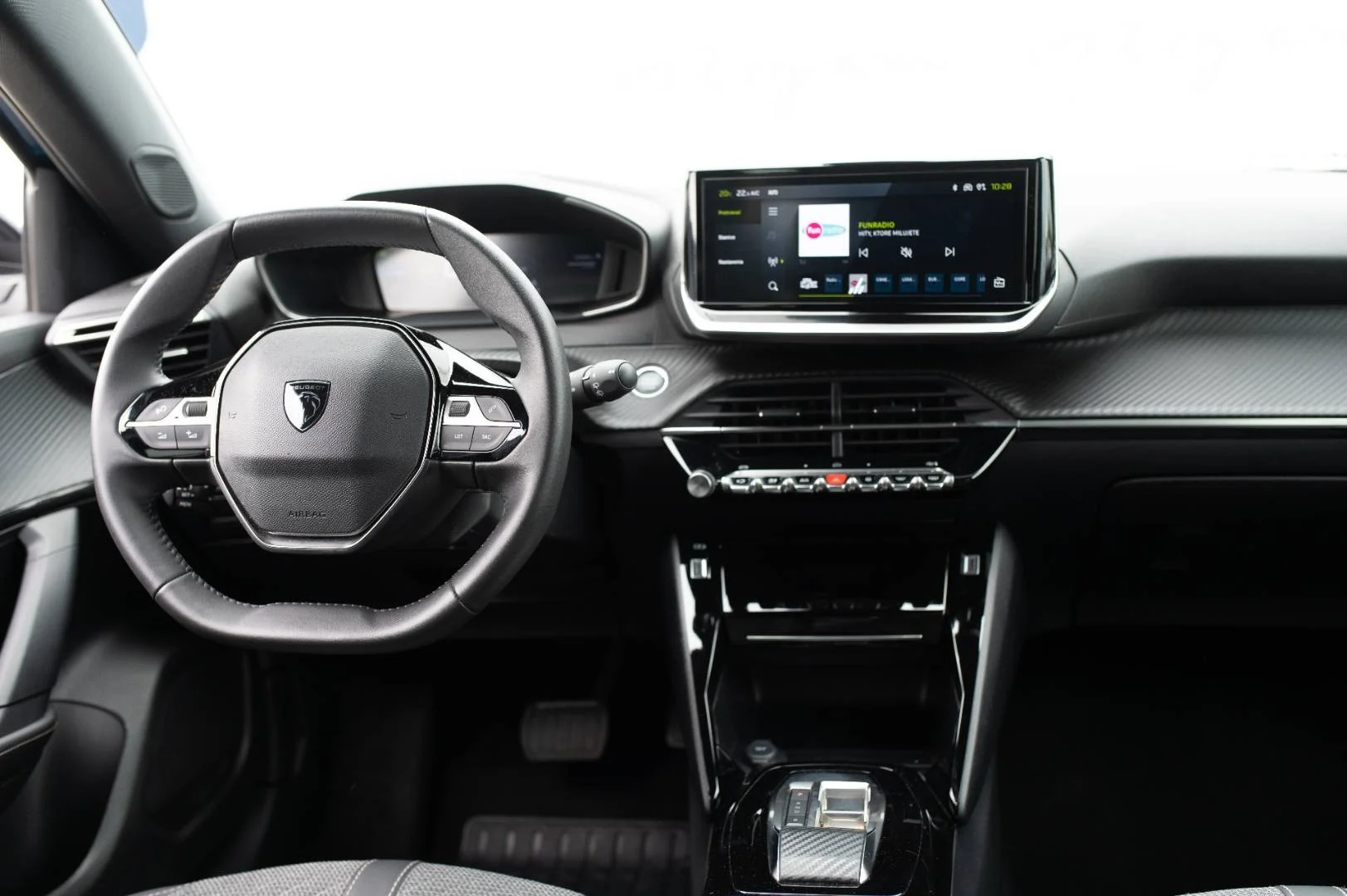 Peugeot 2008 E- Allure 54kWh 115kw | Begam Trnava