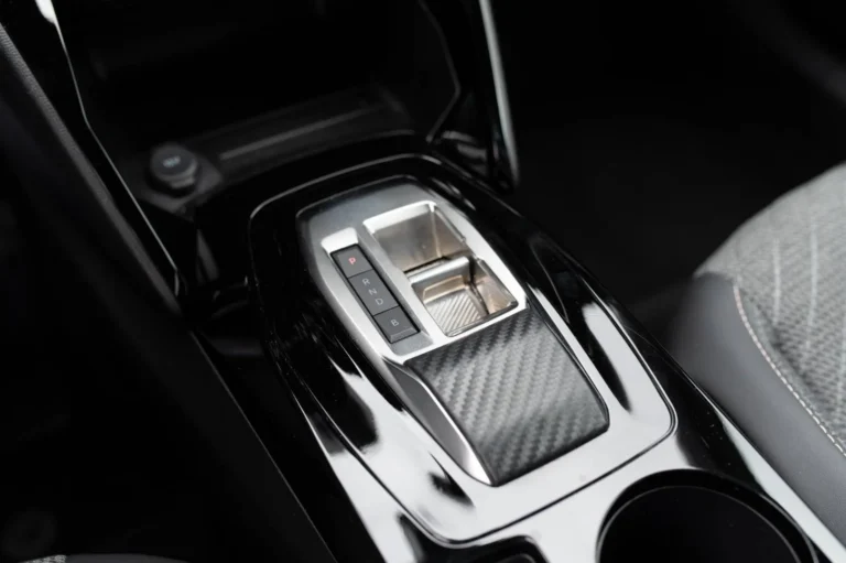 Peugeot 2008 E- Allure 54kWh 115kw | Begam Trnava