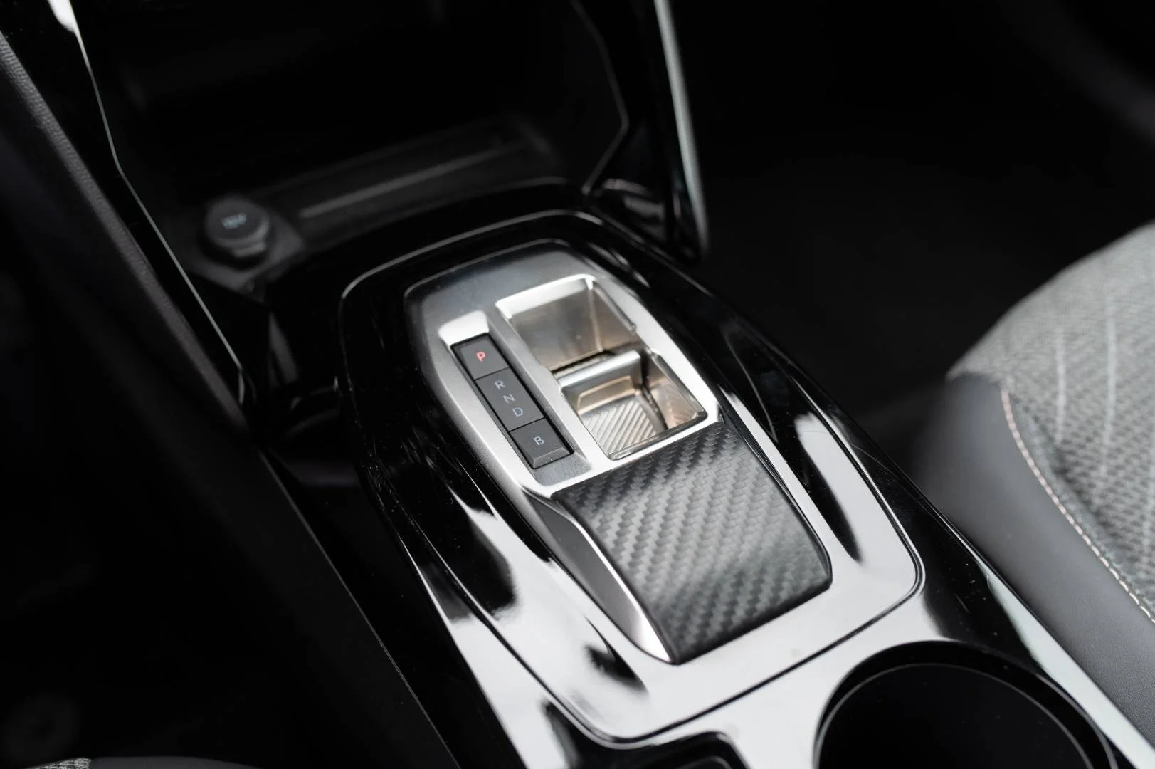 Peugeot 2008 E- Allure 54kWh 115kw | Begam Trnava