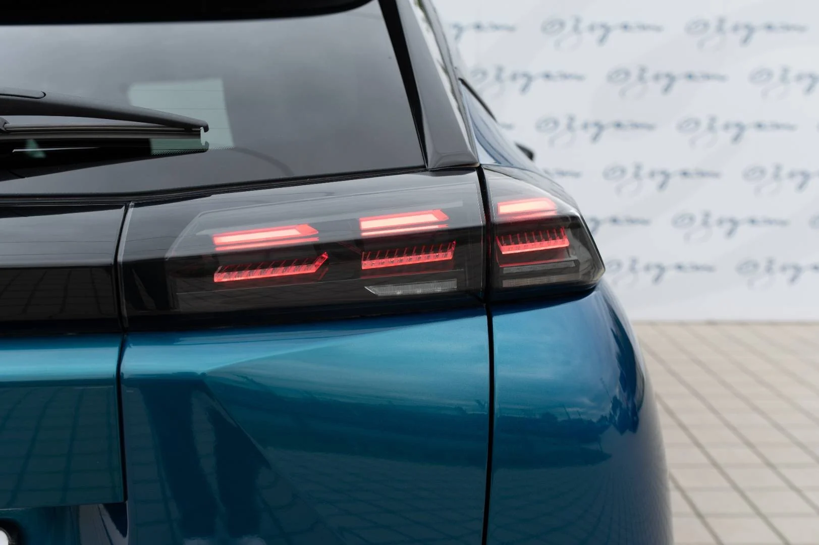 Peugeot 2008 E- Allure 54kWh 115kw | Begam Trnava