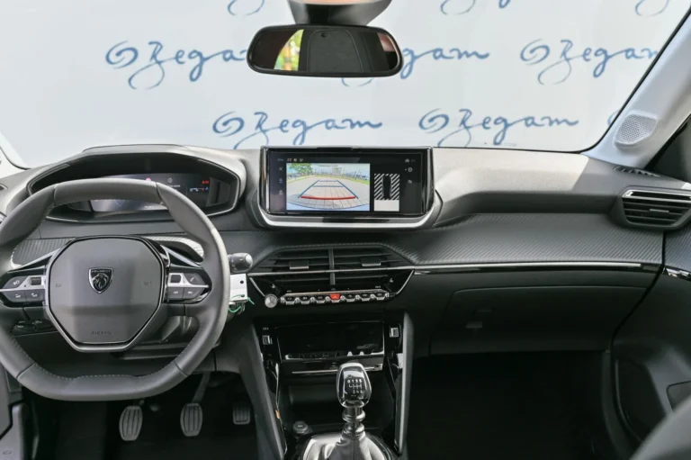 Peugeot 208 ALLURE  TURBO 100k BVM6 | Begam Trnava