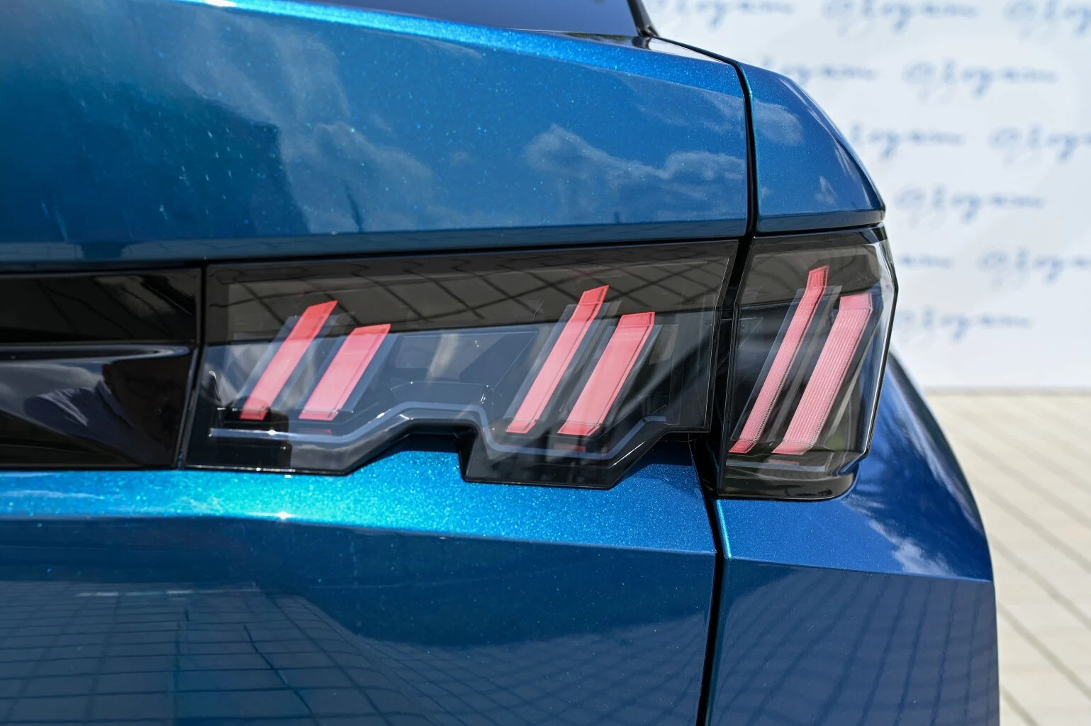 Peugeot 3008 ALLURE Hybrid 145k e-DCS6 (MHEV) | Begam Trnava